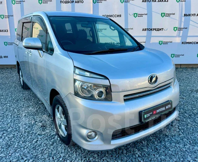 Toyota Voxy. ��������, ��������, 2.0 (158��.�.), ������, 300 000����. �� ����