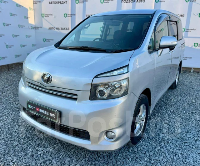 Toyota Voxy. ��������, ��������, 2.0 (158��.�.), ������, 300 000����. �� ����