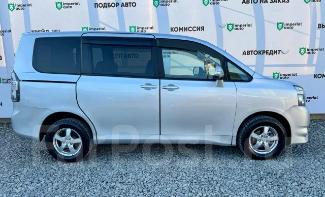 Toyota Voxy. ��������, ��������, 2.0 (158��.�.), ������, 300 000����. �� ����