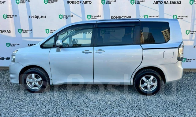 Toyota Voxy. ��������, ��������, 2.0 (158��.�.), ������, 300 000����. �� ����