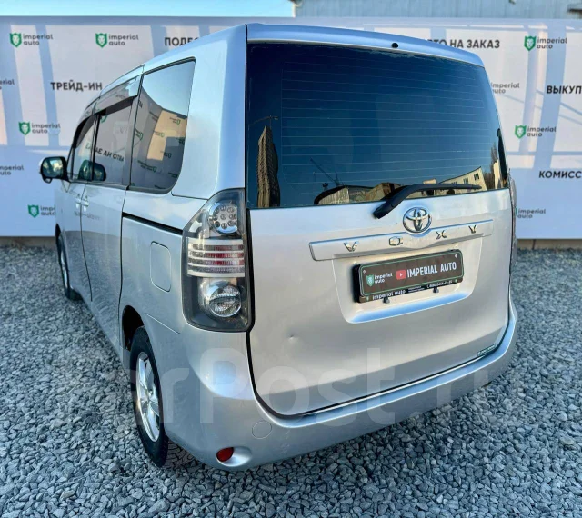 Toyota Voxy. ��������, ��������, 2.0 (158��.�.), ������, 300 000����. �� ����