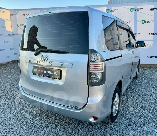 Toyota Voxy. ��������, ��������, 2.0 (158��.�.), ������, 300 000����. �� ����