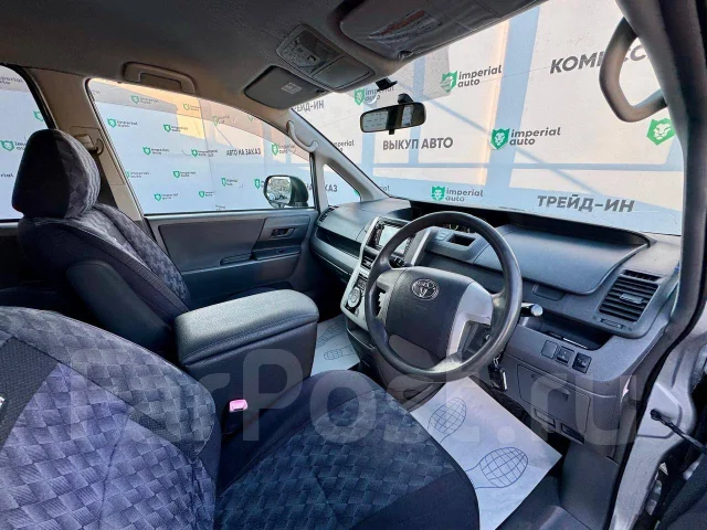 Toyota Voxy. ��������, ��������, 2.0 (158��.�.), ������, 300 000����. �� ����