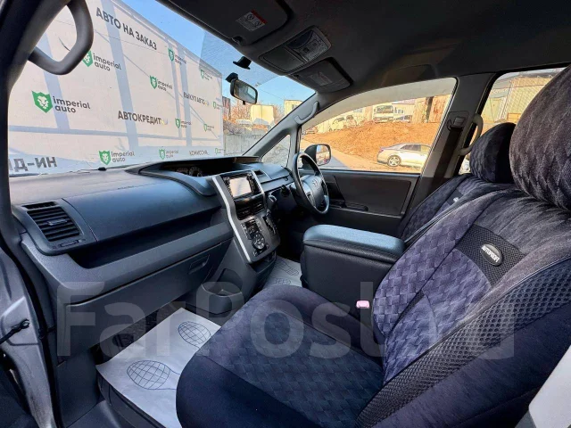 Toyota Voxy. ��������, ��������, 2.0 (158��.�.), ������, 300 000����. �� ����