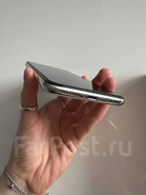 Apple iPhone X. �/�, 64 ��, �����������, 3G, 4G LTE, NFC ����