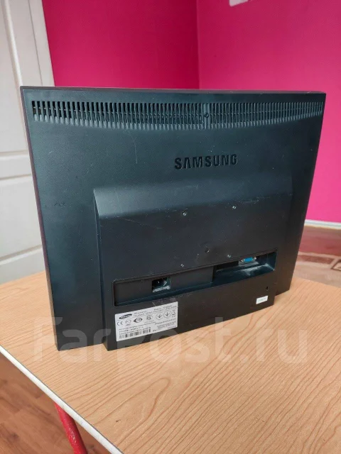Samsung. 18" ����