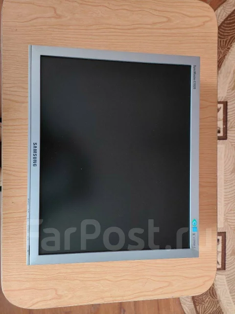 Samsung. 18" ����