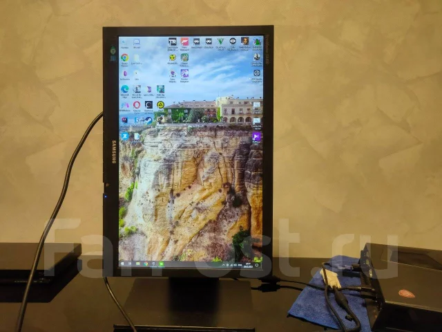 Samsung. 19", ���������� �� (LCD, LED, QLED) ����
