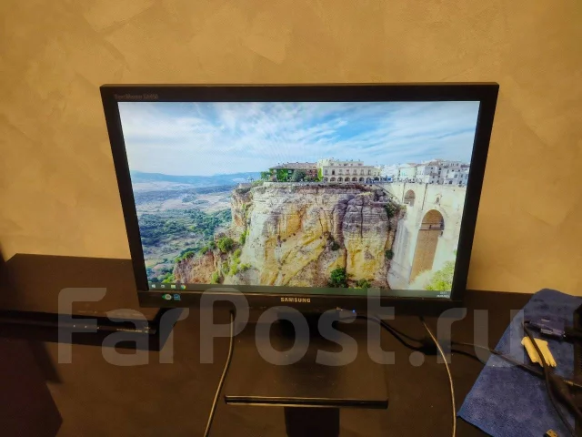 Samsung. 19", ���������� �� (LCD, LED, QLED) ����