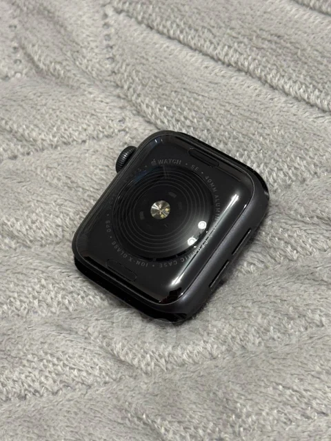Apple Watch SE. GPS, IP68 ����