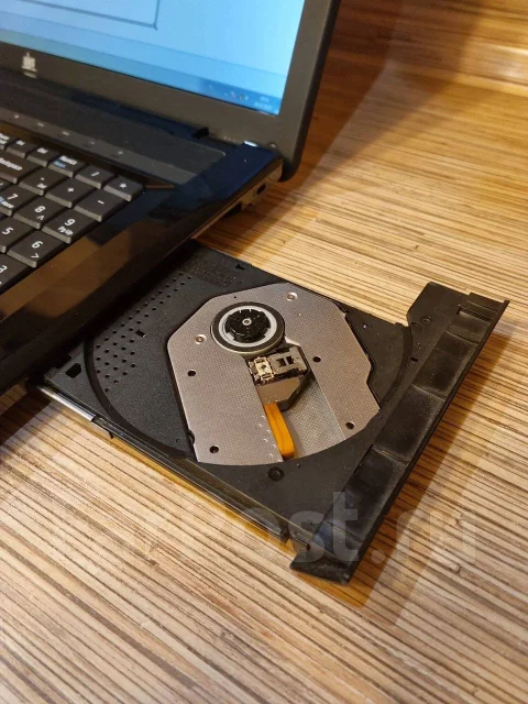 DNS. 17.3", ��� 8 ��, ���� 512���, WiFi: 1, Bluetooth: 1, ����������� �� 1��. ����