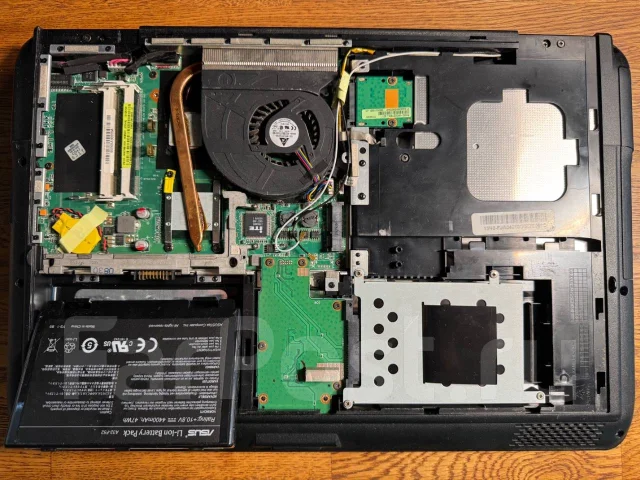 Asus K50C. 15.6", 1,2����, WiFi: 1, Bluetooth: 1 ����