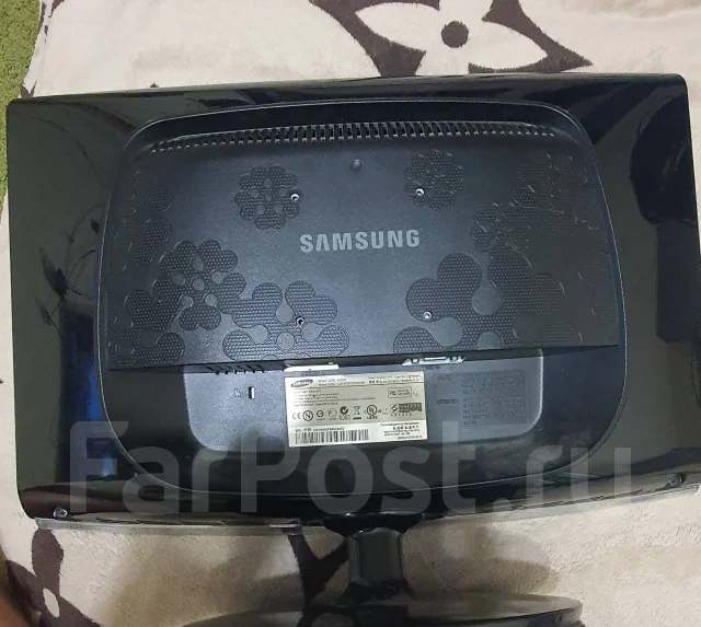 Samsung. 18", ���������� �� (LCD, LED, QLED) ����