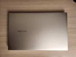 Huawei. 16.1", 3����, ��� 16 ��, ���� 512���, WiFi: 1, Bluetooth: 1 ����