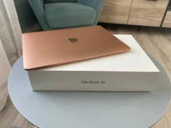 Apple MacBook Air 13 2018. 13.3", 1,6����, ��� 8 ��, ���� 128���, WiFi: 1, Bluetooth: 1, ����������� �� 5��. ����