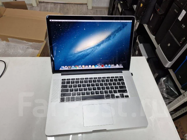 Apple MacBook Pro 15. 15.4", 2,4����, ��� 8 ��, ���� 256���, WiFi: 1, Bluetooth: 1, ����������� �� 4��. ����