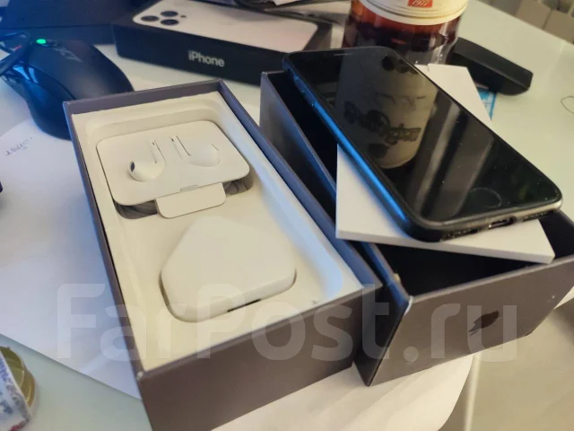 Apple iPhone 8. �/�, 64 ��, �����, 4G LTE ����