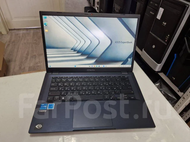 Asus ExpertBook. 14.1", 4,4����, ��� 8 ��, ���� 256���, WiFi: 1, Bluetooth: 1, ����������� �� 4��. ����