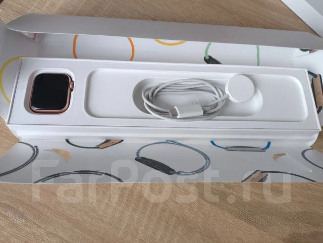 Apple Watch SE. GPS, NFC ����