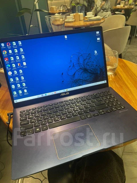 Asus VivoBook. 15.6", ��� 8 ��, ���� 237���, WiFi: 1, Bluetooth: 1 ����
