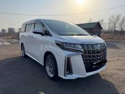 Toyota Alphard.   