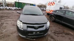 Toyota Auris ����