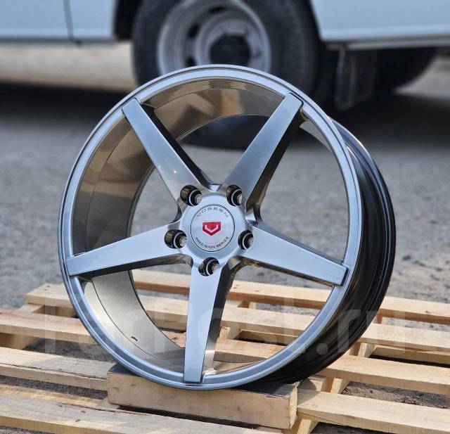 Vossen CV3-R. 7.5x17", 5x114.3, ET33,  73,1. 