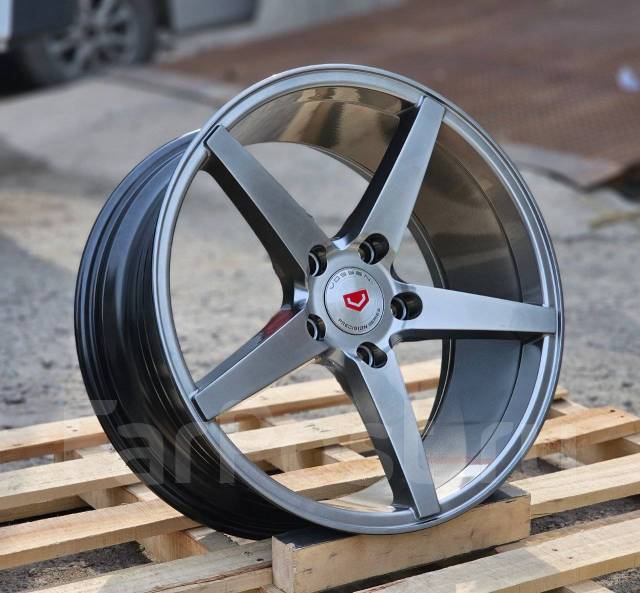 Vossen CV3-R. 7.5x17", 5x114.3, ET33,  73,1. 
