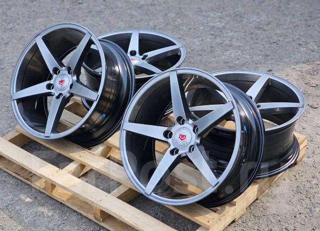 Vossen CV3-R. 7.5x17", 5x114.3, ET33,  73,1. 