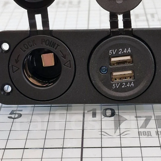 ��������� �������� � 8-32� � 2 USB ������� � �������� 12�, Osculati 14.517.43 ����