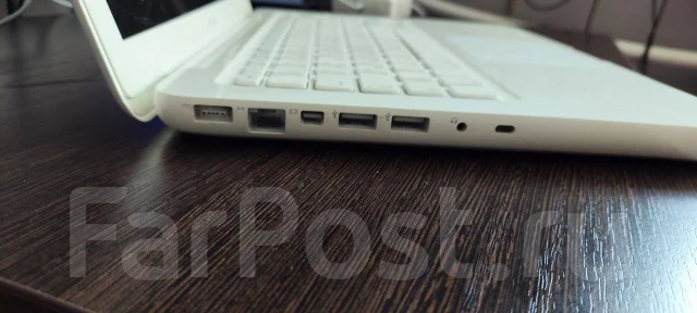 Apple MacBook 13. 13", 2,4����, ��� 4 ��, ���� 376���, WiFi: 1, Bluetooth: 1, ����������� �� 4��. ����