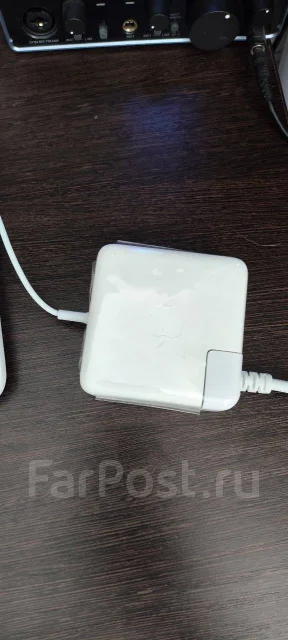 Apple MacBook 13. 13", 2,4����, ��� 4 ��, ���� 376���, WiFi: 1, Bluetooth: 1, ����������� �� 4��. ����