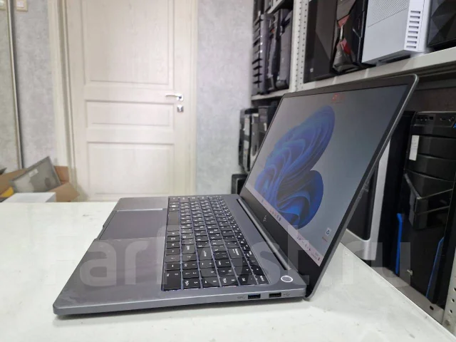 F+ Flaptop. 15.6", 4����, ��� 8 ��, ���� 256���, WiFi: 1, Bluetooth: 1, ����������� �� 5��. ����