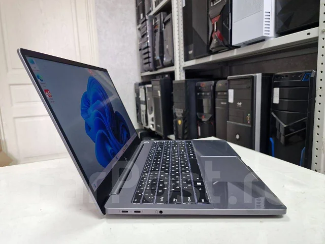 F+ Flaptop. 15.6", 4����, ��� 8 ��, ���� 256���, WiFi: 1, Bluetooth: 1, ����������� �� 5��. ����