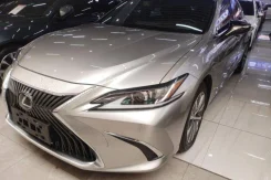 Lexus ES200 ����