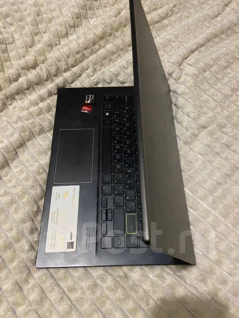 Asus. 15", ��� 8 ��, ���� 256���, WiFi: 1, Bluetooth: 1, ����������� �� 6��. ����