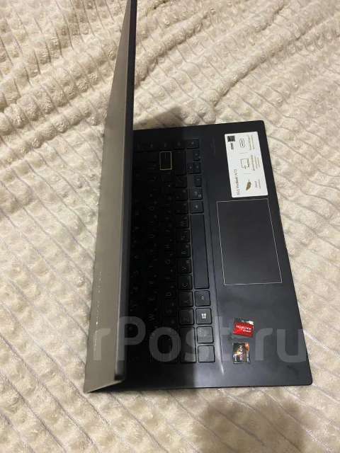 Asus. 15", ��� 8 ��, ���� 256���, WiFi: 1, Bluetooth: 1, ����������� �� 6��. ����