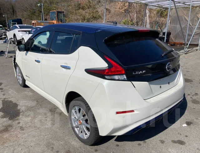 Nissan Leaf. ZE1, EM57 ����