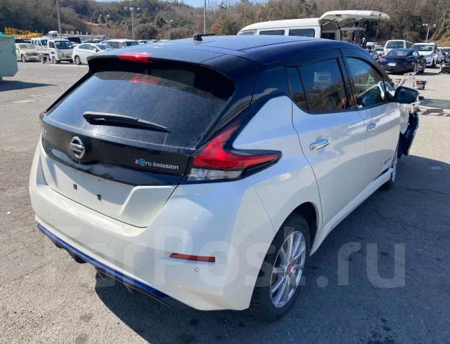 Nissan Leaf. ZE1, EM57 ����
