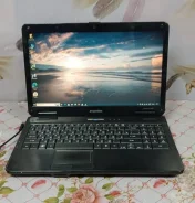 eMachines E725. 15.6", ��� 3072 ��, ���� 300���, WiFi: 1 ����