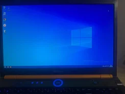 Samsung. 17.3", 3,5����, ��� 8 ��, ���� 750���, WiFi: 1, Bluetooth: 1, ����������� �� 12��. ����