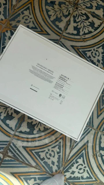 Apple MacBook Air 15 2024. 15", 3,2����, ��� 8 ��, ���� 256���, WiFi: 1, Bluetooth: 1, ����������� �� 19��. ����