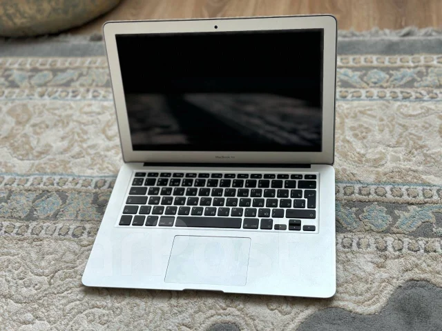 Apple MacBook. WiFi: 1, Bluetooth: 1 ����