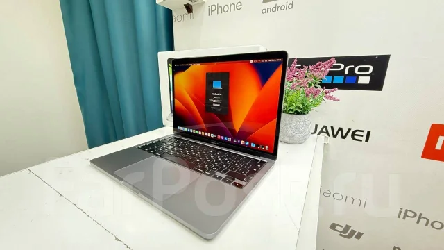 Apple MacBook Pro 13 2020 Late. 13.3", ��� 8 ��, ���� 256���, WiFi: 1, Bluetooth: 1, ����������� �� 8��. ����