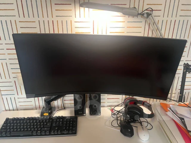 MSI. 34", ���������� �� (LCD, LED, QLED) ����