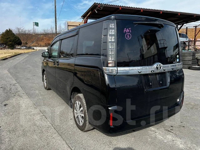 Toyota Voxy. ZRR85, 3ZR ����