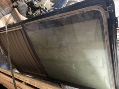 ������ ���� ��� �� Nissan Karavan ����