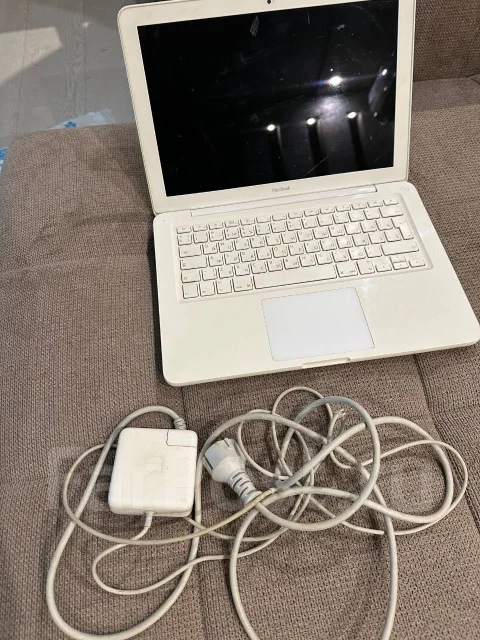 Apple MacBook 13. 13", WiFi: 1, Bluetooth: 1 ����