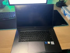 Huawei MateBook D 15 BODE-WDH9. 15.6", 2,5����, ��� 8 ��, ���� 256���, WiFi, Bluetooth ����