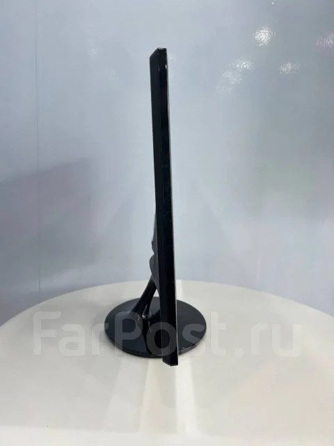Samsung. 24", ���������� OLED ����